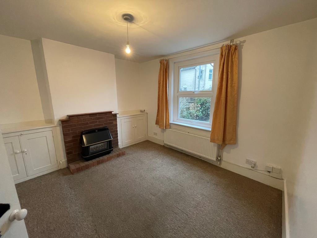 Lot: 150 - SEMI-DETACHED HOUSE FOR REFURBISHMENT AND REPAIR - Living room with grey carpet